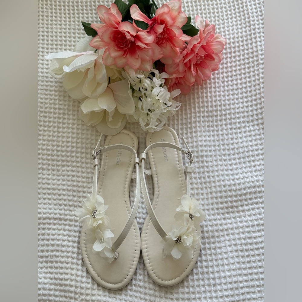 Women's White Floral Sandals